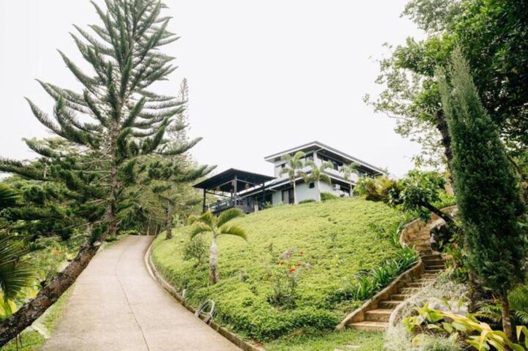 Grey Rock Mountain Cabin W/ Jacuzzi Balamban エクステリア 写真